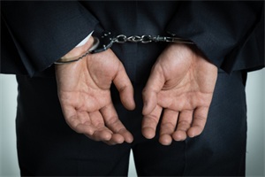 盗窃被扣押的车辆属于盗窃罪吗