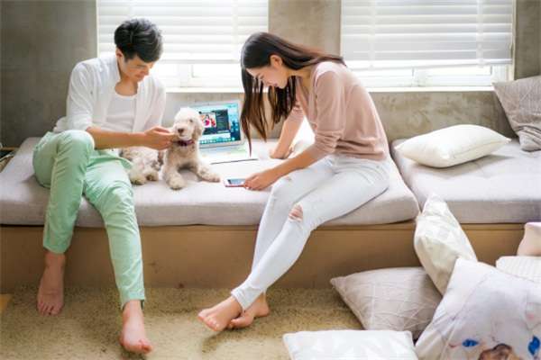 以夫妻名义同居生活